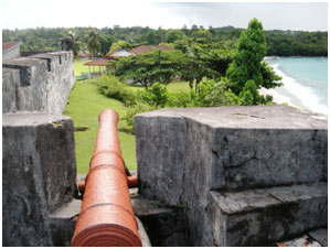 forts coloniaux dans les Moluques