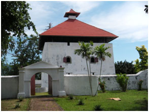 forts coloniaux dans les Moluques