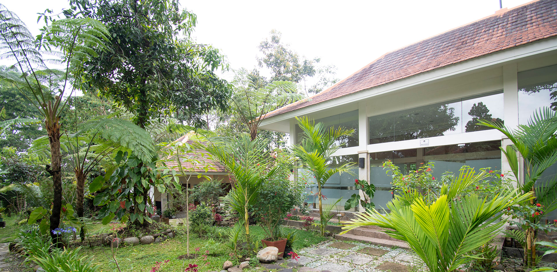 hôtel Flores CMRU