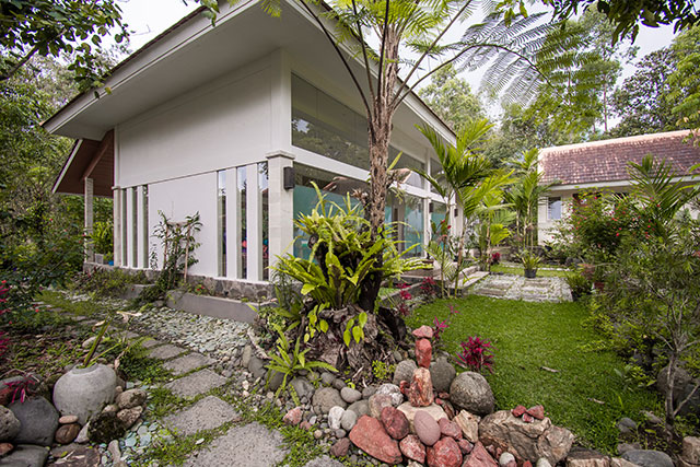 hôtel Flores CMRU