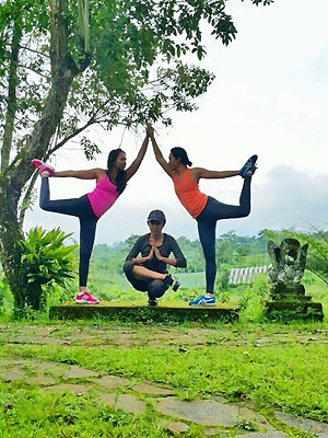 pose Yoga bali